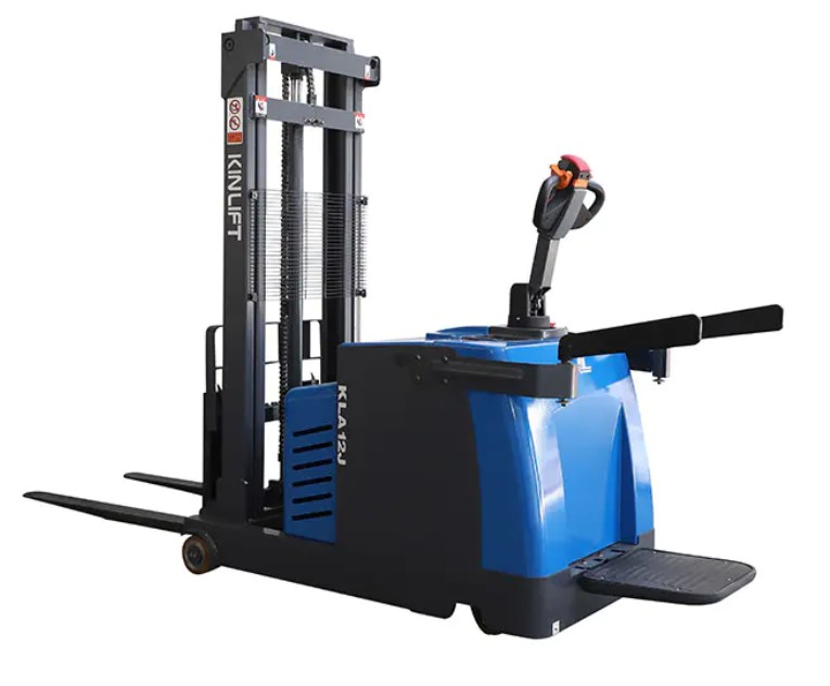 Electric counterbalanced forklifts and traditional internal combustion forklifts: In-depth comparison of power sources and application scenarios